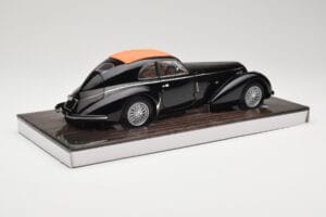 Alfa Romeo 8C 2900B Lungo Must Minichamps 1:18 100120421 Metall - pilt 4/8