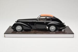Alfa Romeo 8C 2900B Lungo Must Minichamps 1:18 100120421 Metall
