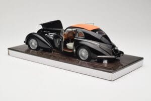 Alfa Romeo 8C 2900B Lungo Must Minichamps 1:18 100120421 Metall - pilt 5/8