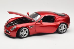 Alfa Romeo 8C Competizione Punane Bburago 1:18 18-11021 Metall - pilt 2/8