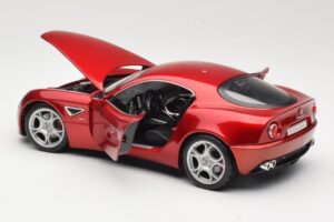Alfa Romeo 8C Competizione Punane Bburago 1:18 18-11021 Metall - pilt 5/8