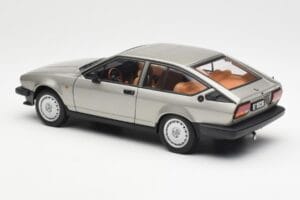 Alfa Romeo Alfetta GTV 2.0 Hall Metallik AUTOart 1:18 70147 Metall - pilt 7/8