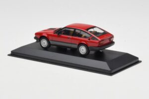 Alfa Romeo Alfetta GTV6 Punane Minichamps 1:43 400120140 Metall - pilt 3/4