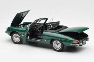 Alfa Romeo Duetto Spider Roheline AUTOart 1:18 70138 Metall - pilt 5/8