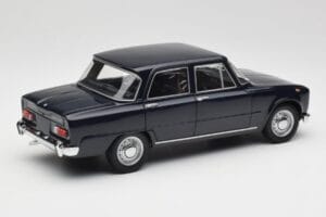 Alfa Romeo Giulia 1300 Sinine Minichamps 1:18 180120905 Metall - pilt 3/8