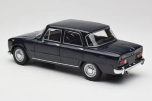 Alfa Romeo Giulia 1300 Sinine Minichamps 1:18 180120905 Metall - pilt 7/8