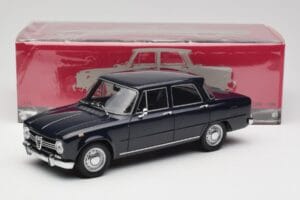 Alfa Romeo Giulia 1300 Sinine Minichamps 1:18 180120905 Metall - pilt 8/8
