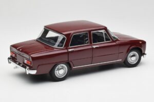 Alfa Romeo Giulia 1300 Tumepunane Minichamps 1:18 180120906 Metall - pilt 3/8