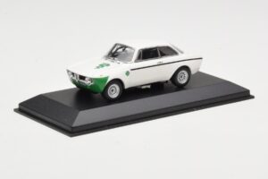 Alfa Romeo Giulia 1300 GTA Junior Valge Minichamps 1:43 400120601 Metall - pilt 2/3