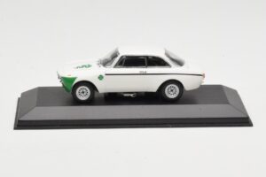 Alfa Romeo Giulia 1300 GTA Junior Valge Minichamps 1:43 400120601 Metall