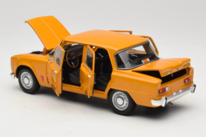 Alfa Romeo Giulia 1300 Super Oranž Minichamps 1:18 180120900 Metall - pilt 5/8