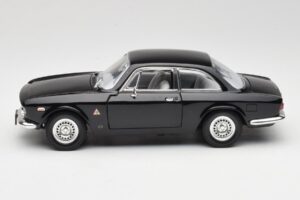Alfa Romeo Giulia Sprint GTA Must Road Signature 1:18 92348 Metall - pilt 4/8