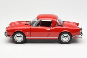 Alfa Romeo Giulietta 1300 Spider Punane AUTOart 1:18 70157 Metall - pilt 4/8