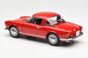 Alfa Romeo Giulietta 1300 Spider Punane AUTOart 1:18 70157 Metall - pilt 7/8