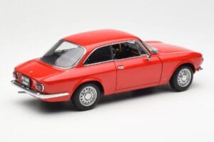 Alfa Romeo GT 1300 Junior LHD Punane AUTOart 1:18 70131 Metall - pilt 3/8