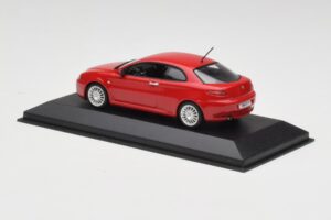 Alfa Romeo GT Alfa Punane Minichamps 1:43 400120321 Metall - pilt 3/4