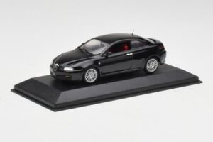 Alfa Romeo GT Must Minichamps 1:43 400120320 Metall - pilt 2/4