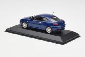 Alfa Romeo GT Dark Blue Metallic Minichamps 1:43 400120326 Metall - pilt 3/4