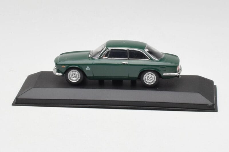 Alfa Romeo Giulia GTA 1300 Junior Roheline Minichamps 1:43 ALFA010 Metall