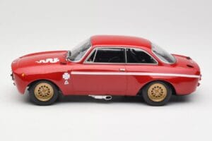Alfa Romeo GTA 1300 Junior Punane Minichamps 1:18 155120020 Metall - pilt 3/6
