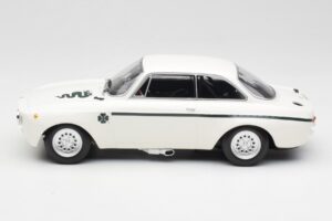 Alfa Romeo GTA 1300 Junior Valge Minichamps 1:18 155120021 Metall - pilt 3/6