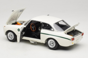 Alfa Romeo GTA 1300 Junior Valge Minichamps 1:18 100120501 Metall - pilt 5/8