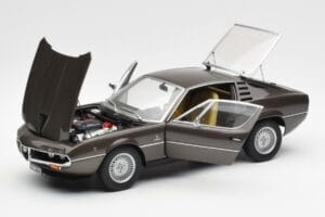 Alfa Romeo Montreal Pruun Metallik AUTOart 1:18 70173 Metall - pilt 2/8