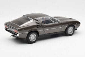 Alfa Romeo Montreal Pruun Metallik AUTOart 1:18 70173 Metall - pilt 3/8