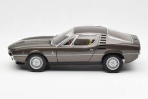 Alfa Romeo Montreal Pruun Metallik AUTOart 1:18 70173 Metall - pilt 4/8