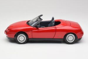Alfa Romeo Spider 916 Alfa Punane Maisto 1:18 50278 Metall - pilt 4/8