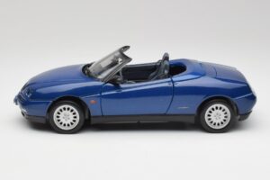 Alfa Romeo Spider 916 Periwinkle Sinine Maisto 1:18 50308 Metall - pilt 3/7