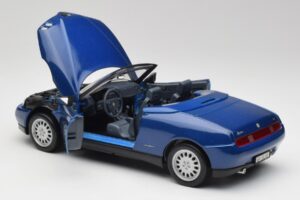 Alfa Romeo Spider 916 Periwinkle Sinine Maisto 1:18 50308 Metall - pilt 4/7