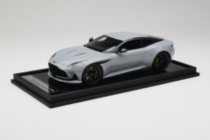 Aston Martin DB12 Nardo Gray MotorHelix 1:18 MH027NG Vaik - pilt 2/7
