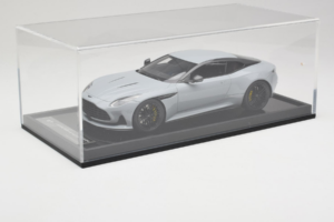 Aston Martin DB12 Nardo Gray MotorHelix 1:18 MH027NG Vaik - pilt 6/7