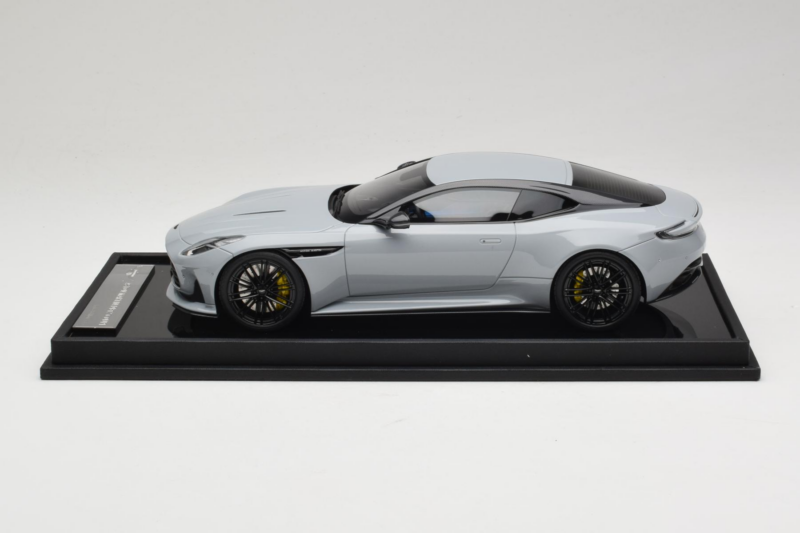 Aston Martin DB12 Nardo Gray MotorHelix 1:18 MH027NG Vaik