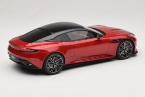 Aston Martin DB12 Hyper Red GT Spirit 1:18 GT936 Vaik - pilt 2/6