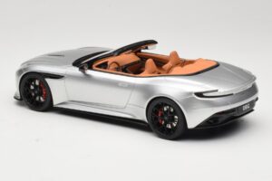Aston Martin DB12 Volante Hõbedane GT Spirit 1:18 GT945 Vaik - pilt 5/6