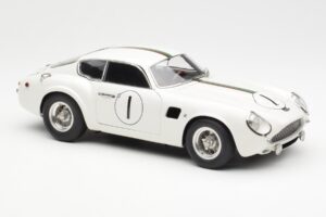 Aston Martin DB4 GT Zagato #1 24 Hours of Le Mans 1961 CMC 1:18 M-139 Metall - pilt 4/6