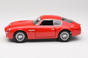 Aston Martin DB4 GT Zagato Punane Road Signature 1:18 92728 Metall - pilt 4/8