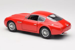 Aston Martin DB4 GT Zagato Punane Road Signature 1:18 92728 Metall - pilt 7/8