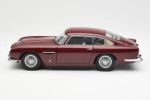 Aston Martin DB5 Dubonnet Punane AUTOart 1:18 70213 Metall - pilt 4/8