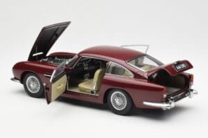 Aston Martin DB5 Dubonnet Punane AUTOart 1:18 70213 Metall - pilt 5/8