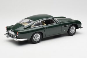 Aston Martin DB5 RHD Roheline AUTOart 1:18 70024 Metall - pilt 3/8