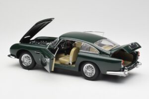 Aston Martin DB5 RHD Roheline AUTOart 1:18 70024 Metall - pilt 5/8