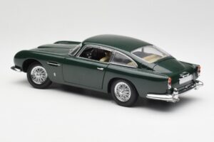 Aston Martin DB5 RHD Roheline AUTOart 1:18 70024 Metall - pilt 7/8