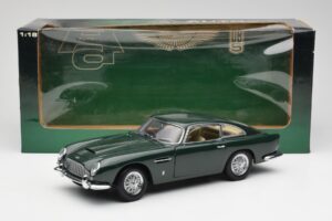 Aston Martin DB5 RHD Roheline AUTOart 1:18 70024 Metall - pilt 8/8