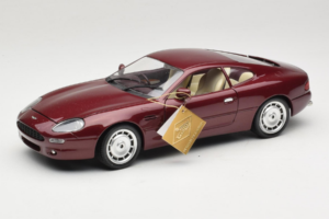 Aston Martin DB7 Punane Guiloy 1:18 67550 Metall