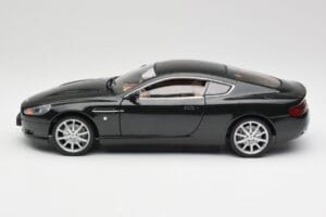 Aston Martin DB9 Must Solido 1:18 15025600 Metall - pilt 4/8