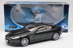 Aston Martin DB9 Must Solido 1:18 15025600 Metall - pilt 8/8