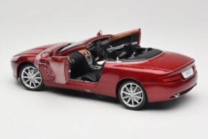 Aston Martin DB9 Volante Punane Solido 1:18 8163 Metall - pilt 5/8